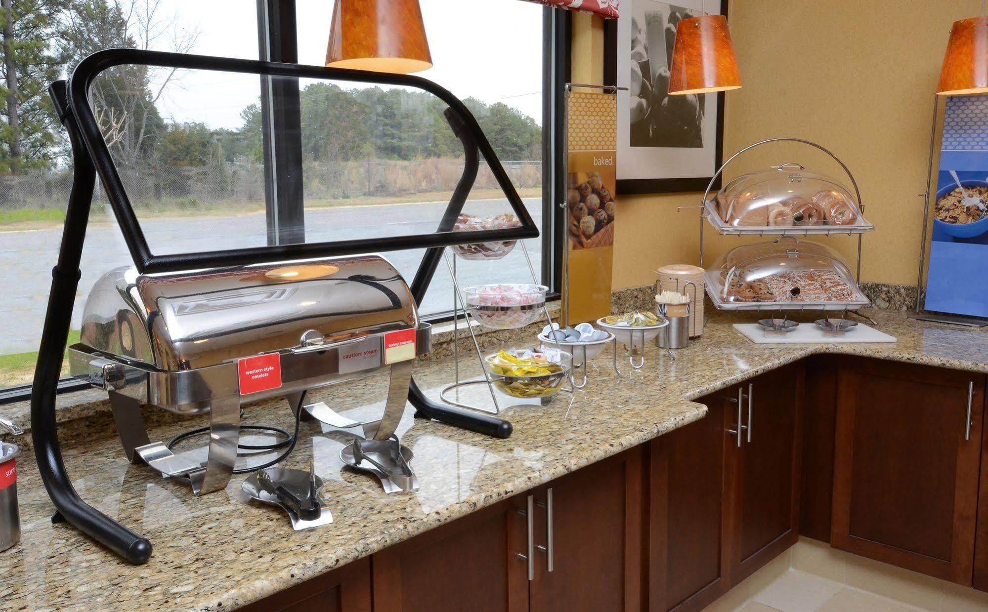 Hampton Inn Fayetteville Fort Bragg Eksteriør billede